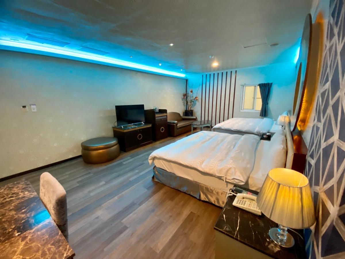 Huang Xing Motel Pingtung Exterior photo