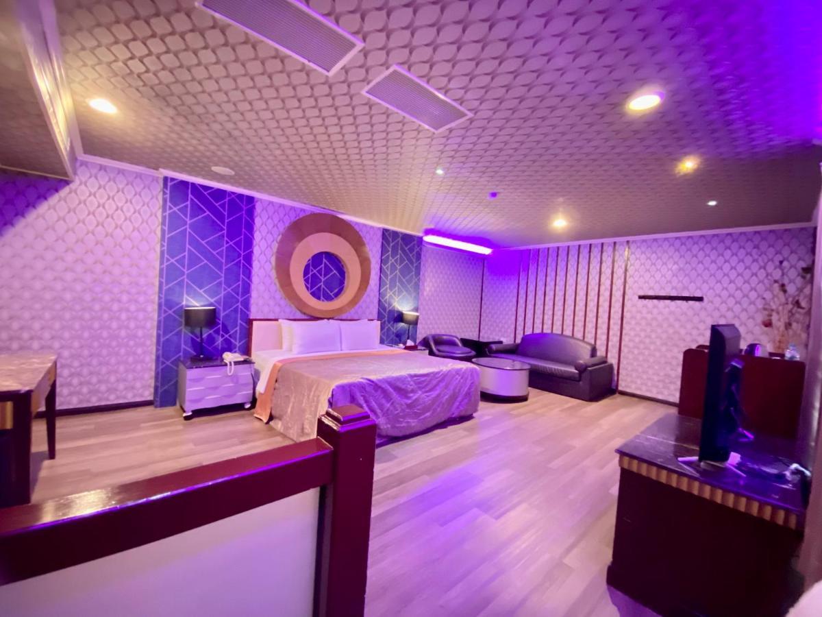 Huang Xing Motel Pingtung Exterior photo